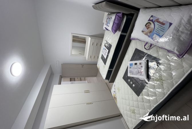 Shtepi me qera Apartament ne Tirane, 2+1, Mobilimi E mobiluar, Pagesa 700  Euro.
