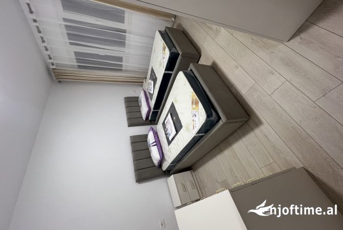 Shtepi me qera Apartament ne Tirane, 2+1, Mobilimi E mobiluar, Pagesa 700  Euro.
