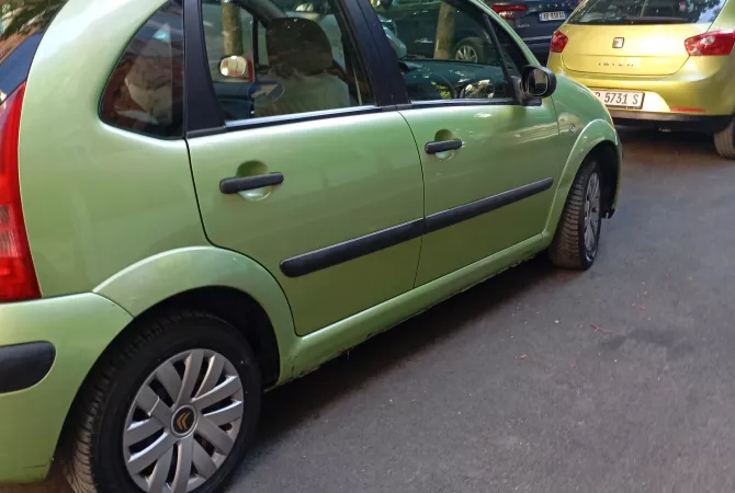 Makina ne shitje ne Tirane - 160,000 Leke