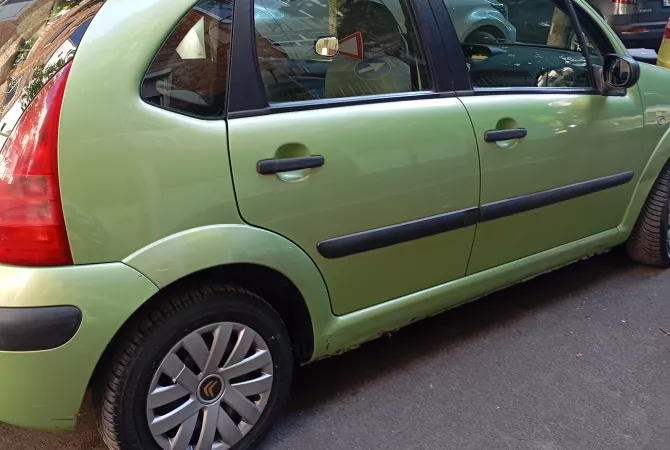 Makina ne shitje ne Tirane - 160,000 Leke