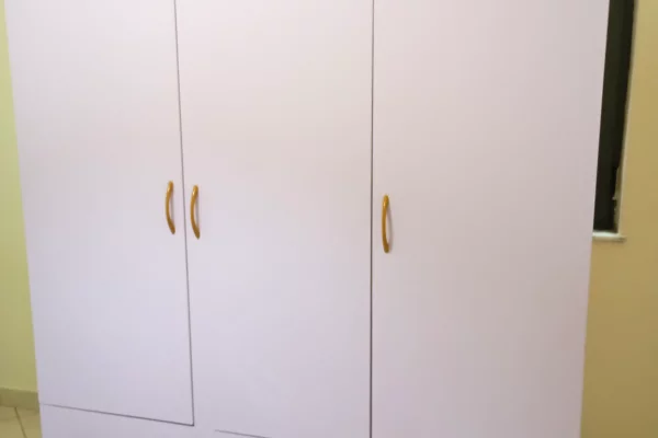 Mobilje dhe Elektroshtepiake ne Tirane - 8,900 Leke