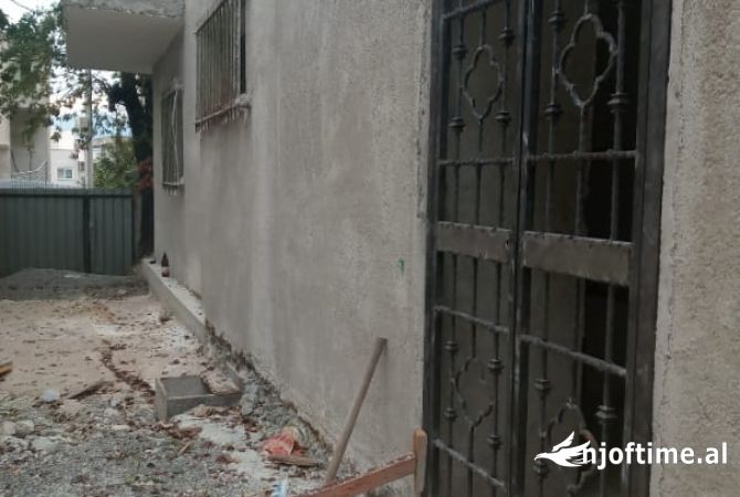 Shtepi ne shitje Shtepi Private ne Tirane, 1+1, Mobilimi Bosh, pa mobiluar, Pagesa 250,000  Euro.