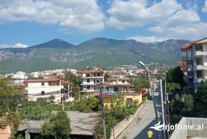 Shtepi ne shitje Shtepi Private ne Tirane, 1+1, Mobilimi Bosh, pa mobiluar, Pagesa 250,000  Euro.