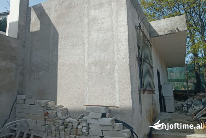 Shtepi ne shitje Shtepi Private ne Tirane, 1+1, Mobilimi Bosh, pa mobiluar, Pagesa 250,000  Euro.