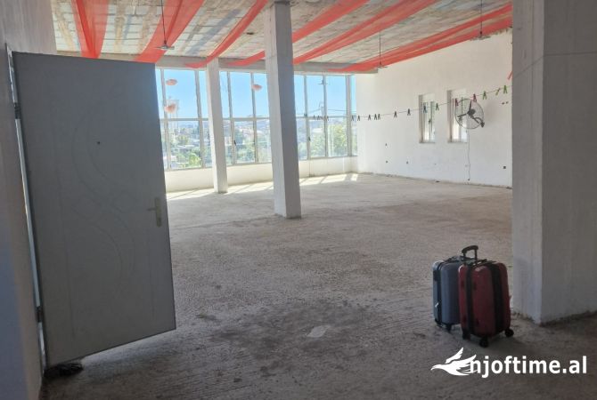 Jepen me qera 2 magazina 