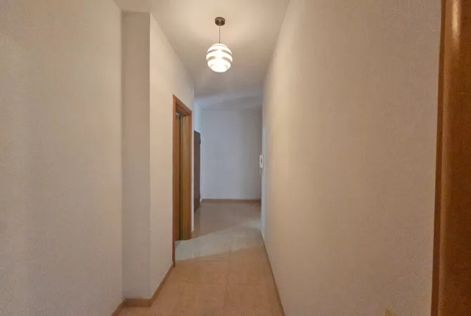 Shtepi me qera Apartament ne Tirane, 2+1, Mobilimi E mobiluar, Pagesa 50,000  Leke.