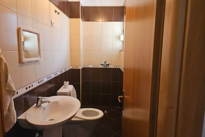 Shtepi me qera Apartament ne Tirane, 2+1, Mobilimi E mobiluar, Pagesa 50,000  Leke.