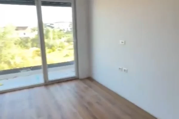 Shtepi ne shitje Apartament ne Tirane, 3+1, Mobilimi Bosh, pa mobiluar, Pagesa 139,700  Euro.