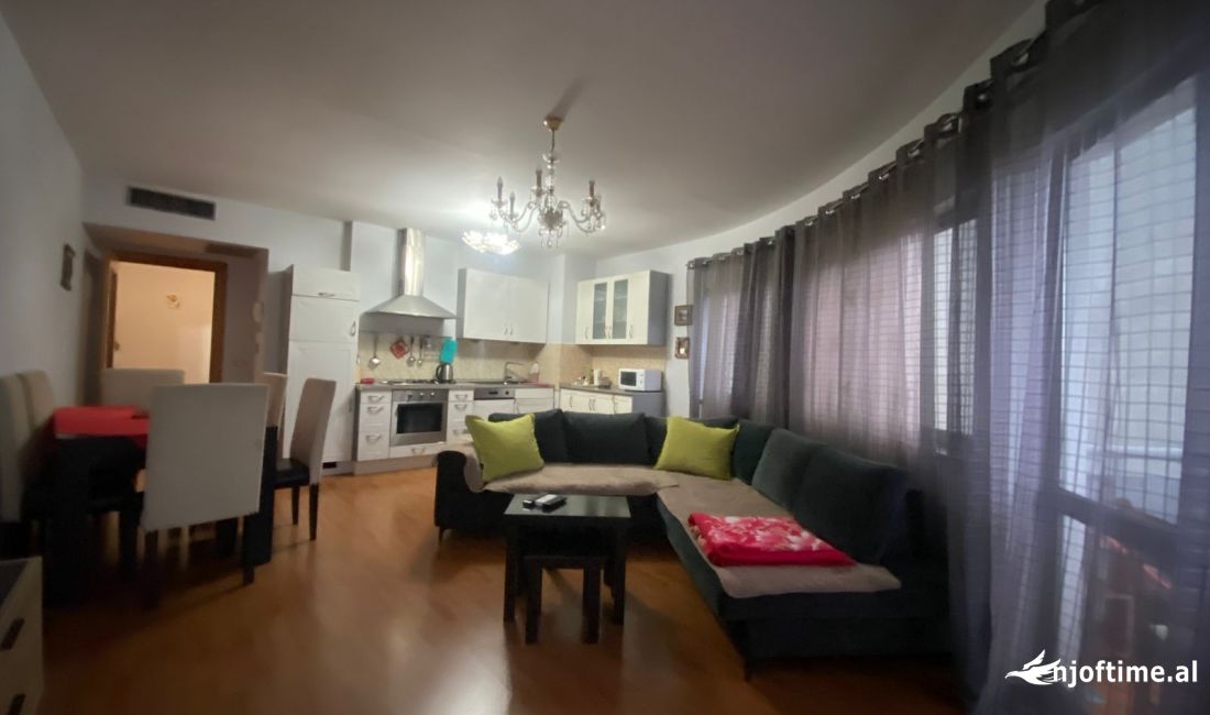 Shtepi ne shitje Apartament ne Tirane, 1+1, Mobilimi E mobiluar, Pagesa 158,000  Euro.