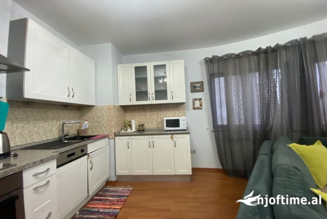 Shtepi ne shitje Apartament ne Tirane, 1+1, Mobilimi E mobiluar, Pagesa 158,000  Euro.
