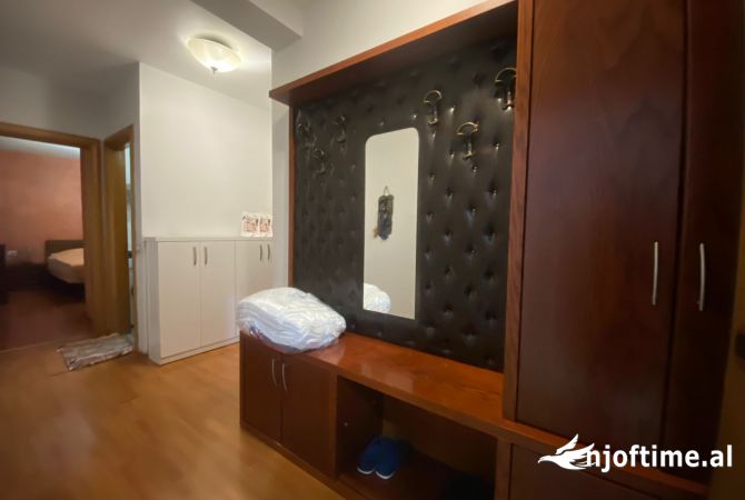 Shtepi ne shitje Apartament ne Tirane, 1+1, Mobilimi E mobiluar, Pagesa 158,000  Euro.