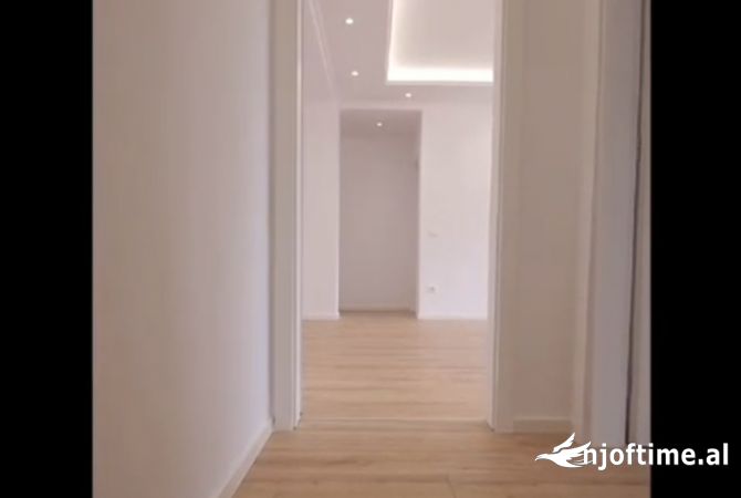 Shtepi ne shitje Apartament ne Tirane, 2+1, Mobilimi Bosh, pa mobiluar, Pagesa 209,000  Euro.