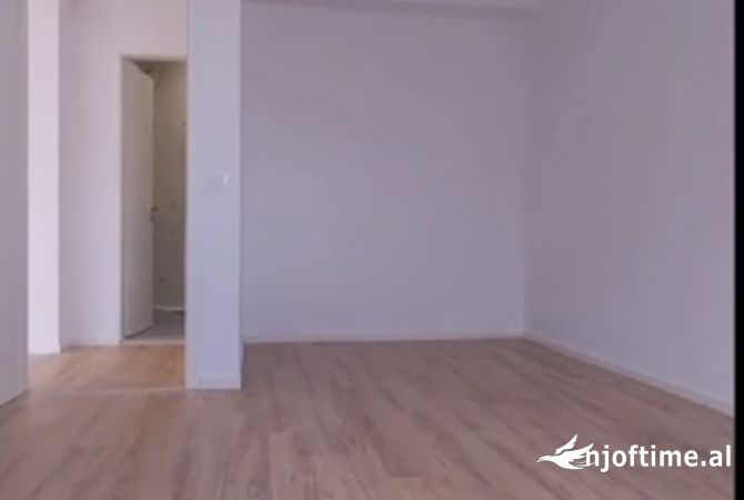 Shtepi ne shitje Apartament ne Tirane, 2+1, Mobilimi Bosh, pa mobiluar, Pagesa 209,000  Euro.