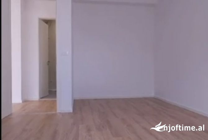 Shtepi ne shitje Apartament ne Tirane, 2+1, Mobilimi Bosh, pa mobiluar, Pagesa 209,000  Euro.
