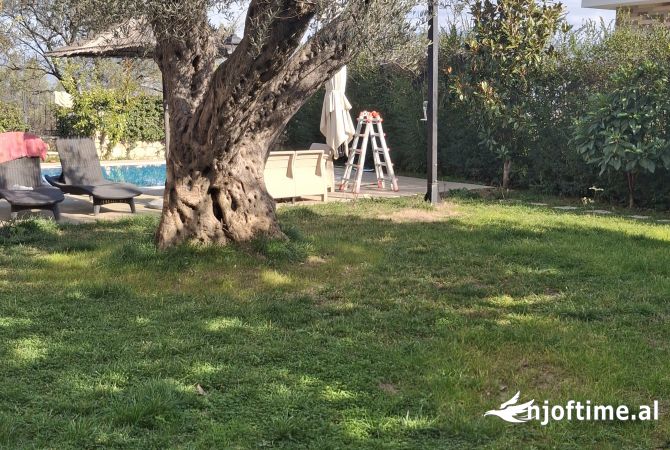 Shtepi ne shitje Vila Luksoze ne Tirane, 5+1, Mobilimi Bosh, pa mobiluar, Pagesa 390,000  Euro.