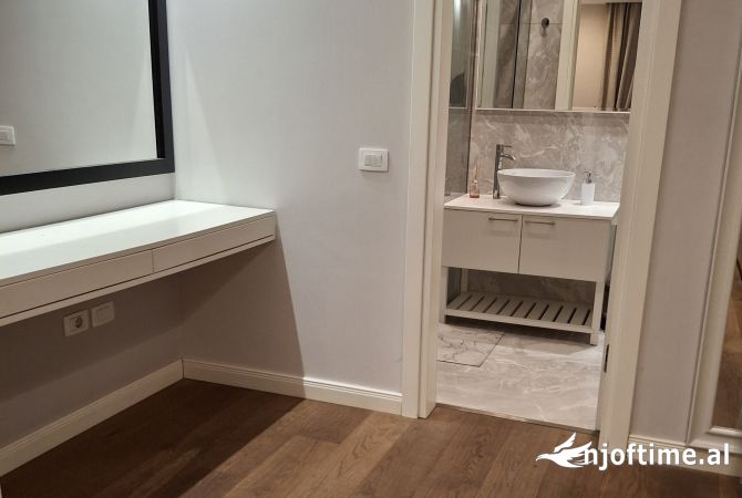 Shtepi me qera Apartament ne Tirane, 2+1, Mobilimi E mobiluar, Pagesa 1,250  Euro.