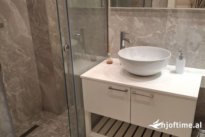 Shtepi me qera Apartament ne Tirane, 2+1, Mobilimi E mobiluar, Pagesa 1,250  Euro.