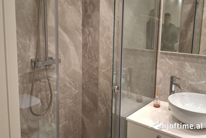 Shtepi me qera Apartament ne Tirane, 2+1, Mobilimi E mobiluar, Pagesa 1,250  Euro.