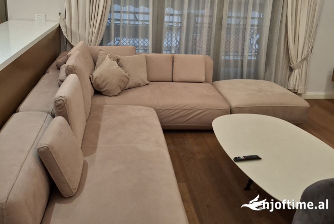Shtepi me qera Apartament ne Tirane, 2+1, Mobilimi E mobiluar, Pagesa 1,250  Euro.