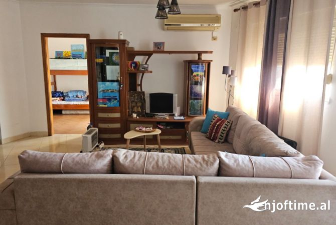 Shtepi me qera Apartament ne Tirane, 2+1, Mobilimi E mobiluar, Pagesa 650  Euro.