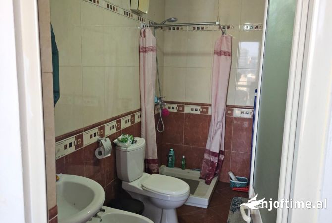 Shtepi me qera Apartament ne Tirane, 2+1, Mobilimi E mobiluar, Pagesa 650  Euro.