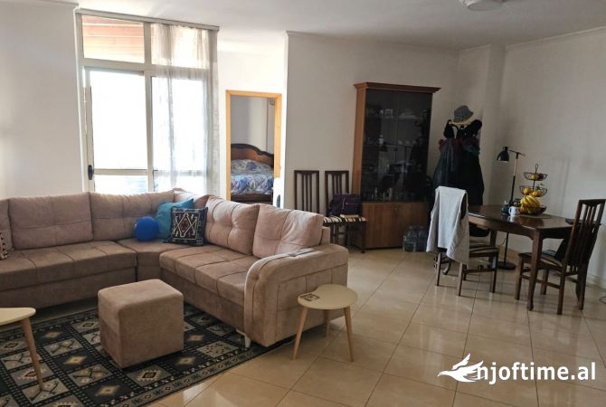 Shtepi me qera 2+1 ne Tirane - 650 Euro