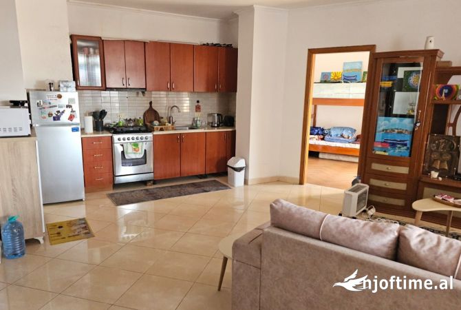 Shtepi me qera Apartament ne Tirane, 2+1, Mobilimi E mobiluar, Pagesa 650  Euro.