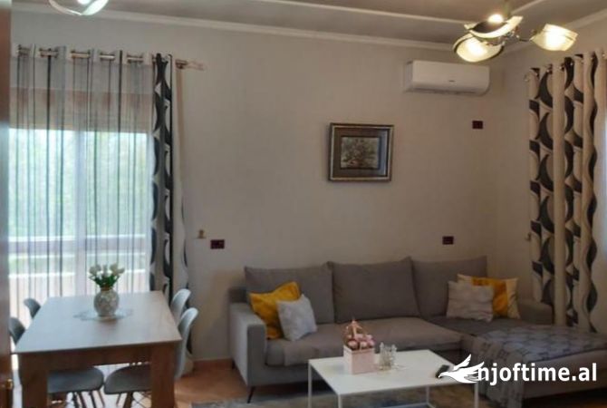 Shtepi me qera Shtepi Private ne Tirane, 2+1, Mobilimi E mobiluar, Pagesa 550  Euro.