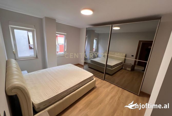 Shtepi ne shitje Apartament ne Tirane, 3+1, Mobilimi E mobiluar, Pagesa 245,000  Euro.