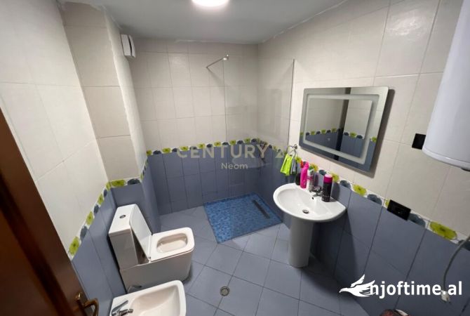 Shtepi ne shitje Apartament ne Tirane, 3+1, Mobilimi E mobiluar, Pagesa 245,000  Euro.