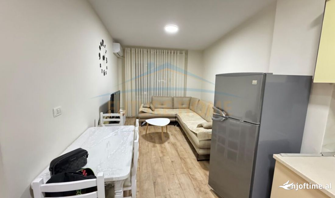 Shtepi me qera Apartament ne Tirane, 1+1, Mobilimi E mobiluar, Pagesa 450  Euro.