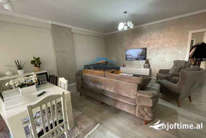 Shitet Apartament 2+1+2