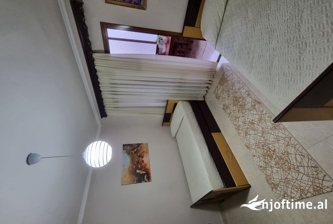 Shtepi me qera Apartament ne Pogradec, 2+1, Mobilimi E mobiluar, Pagesa 250  Euro.