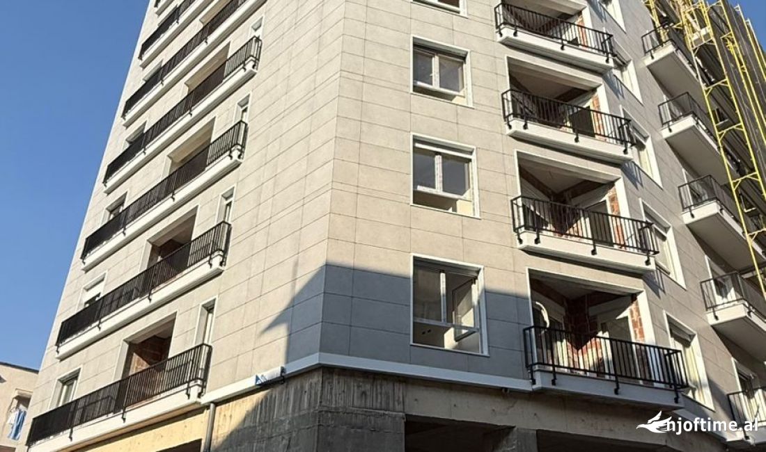 Shtepi ne shitje Apartament ne Tirane, 2+1, Mobilimi Bosh, pa mobiluar, Pagesa 144,000  Euro.