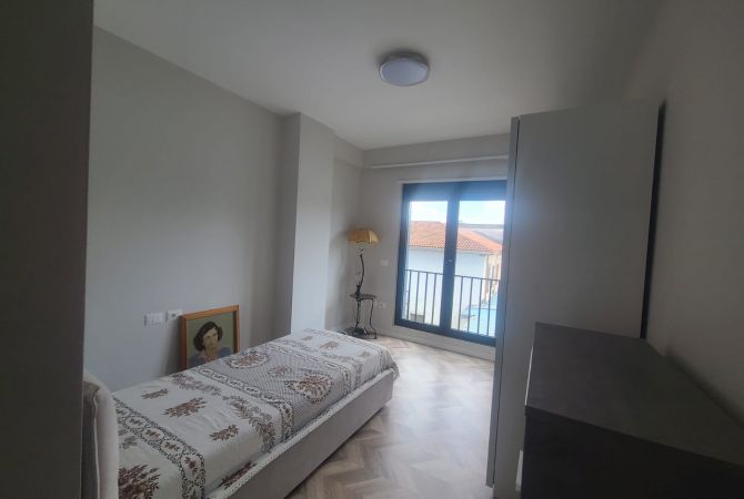 Shtepi me qera Apartament ne Tirane, 3+1, Mobilimi E mobiluar, Pagesa 1,200  Euro.