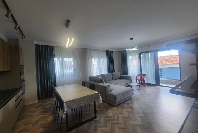Shtepi me qera 3+1 ne Tirane - 1,200 Euro