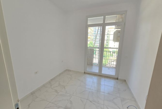 Business Property for Rent 3+1 in Tirana - 1,000 Euro