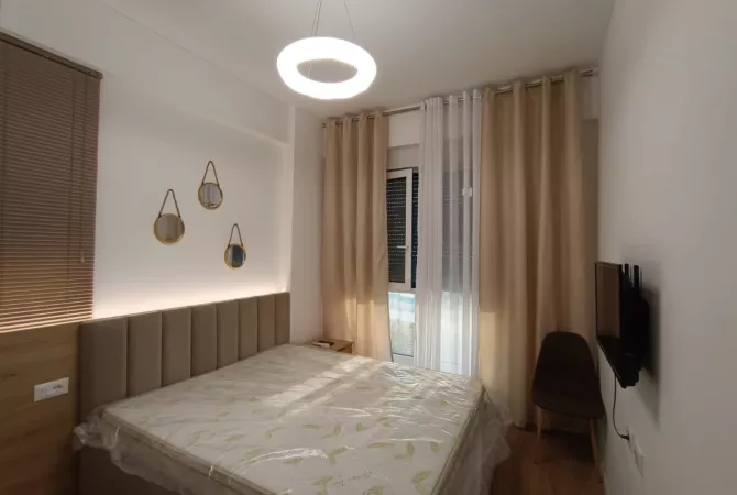 Shtepi me qera Apartament ne Tirane, 1+1, Mobilimi E mobiluar, Pagesa 450  Euro.