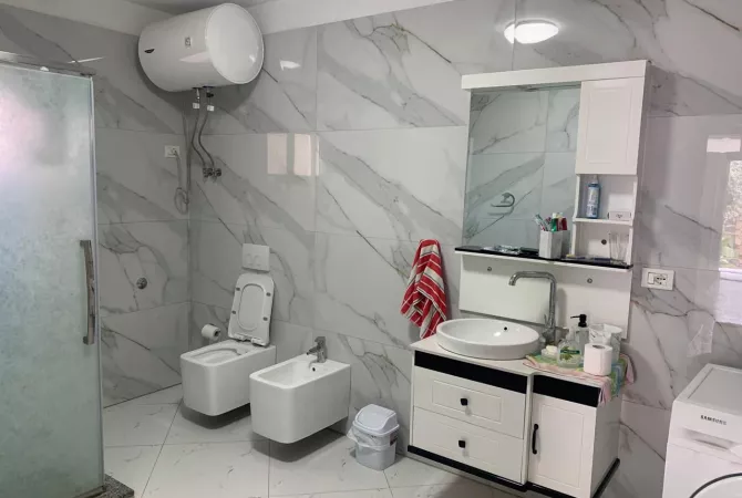 Shtepi me qera Shtepi Private ne Tirane, 1+1, Mobilimi E mobiluar, Pagesa 30,000  Leke.