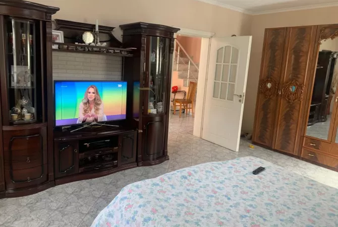 Shtepi me qera Shtepi Private ne Tirane, 1+1, Mobilimi E mobiluar, Pagesa 30,000  Leke.