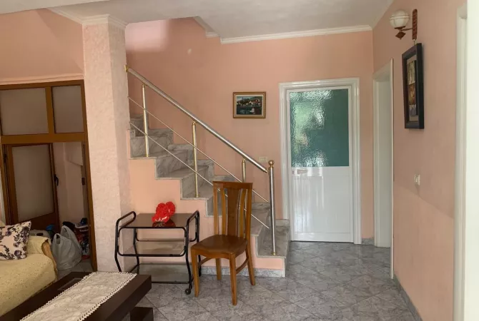 Shtepi me qera Shtepi Private ne Tirane, 1+1, Mobilimi E mobiluar, Pagesa 30,000  Leke.