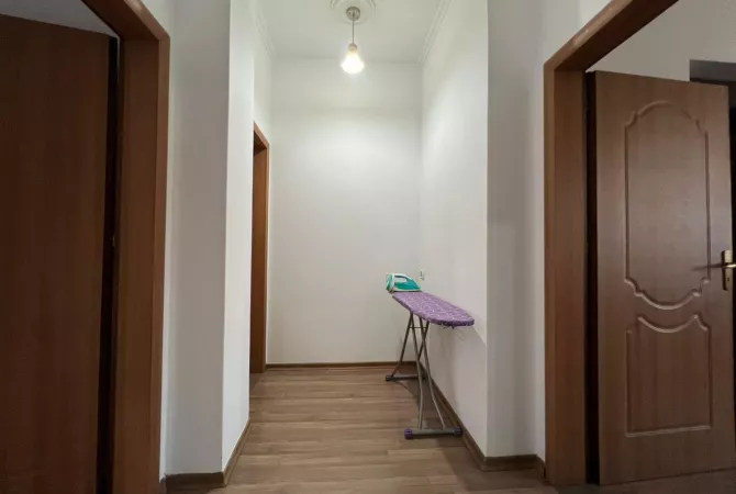 Shtepi ne shitje Apartament ne Tirane, 2+1, Mobilimi E mobiluar, Pagesa 85,000  Euro.