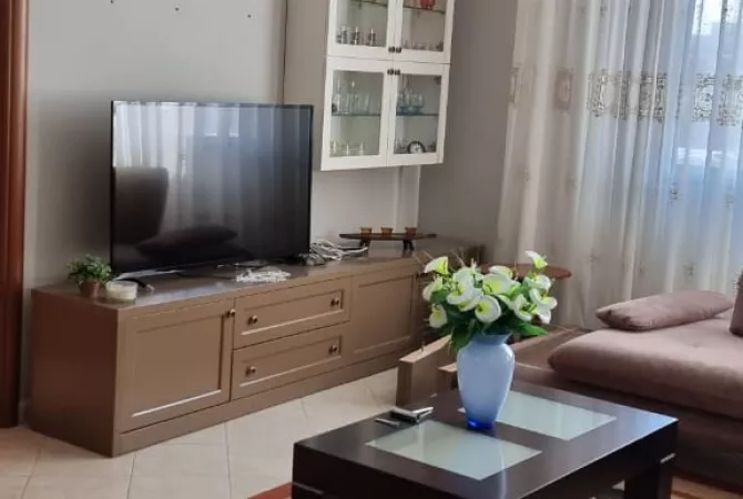 Shtepi me qera 2+1 ne Tirane - 800 Euro