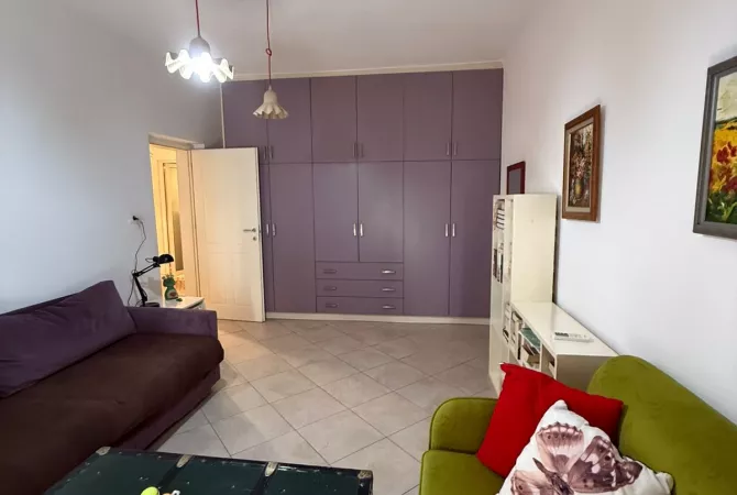 Shtepi me qera 1+1 ne Tirane - 60,000 Leke