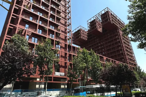 Ambient biznesi ne shitje 3+1 ne Tirane - 450,000 Euro