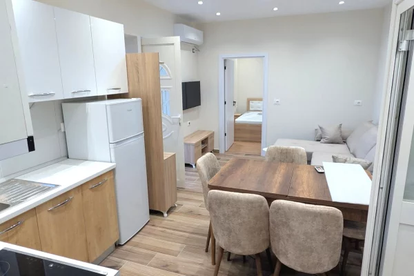 Shtepi me qera Shtepi Private ne Tirane, 2+1, Mobilimi E mobiluar, Pagesa 35,000  Leke.