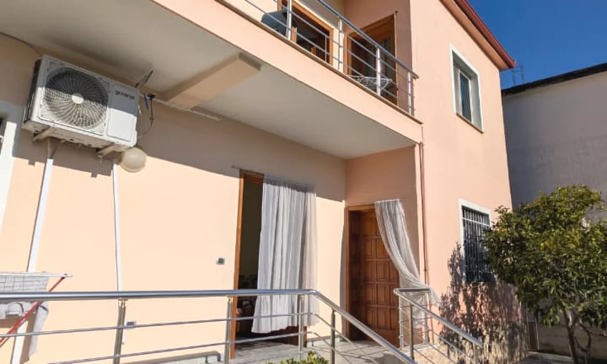 Shtepi me qera Shtepi Private ne Tirane, 1+1, Mobilimi E mobiluar, Pagesa 30,000  Leke.