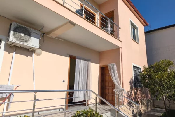 Shtepi me qera 1+1 ne Tirane - 30,000 Leke