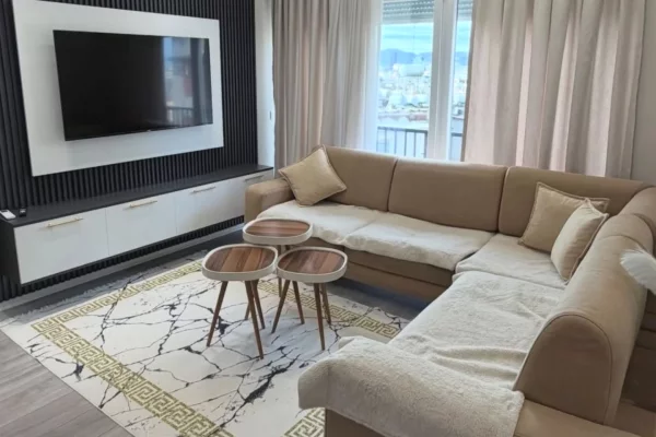 Appartamento in affitto a Tirana 2+1, Arredato