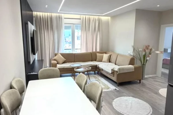 Appartamento in affitto a Tirana 2+1, Arredato